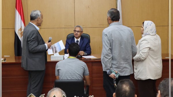 محافظ بني سويف يوجه ببحث شكاوى المواطنين وتوفير الدعم لبعض الحالات الإنسانية