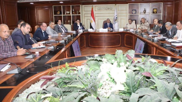 محافظ بني سويف يترأس اجتماع اللجنة العليا للبت في تقنين أراضي أملاك الدولة