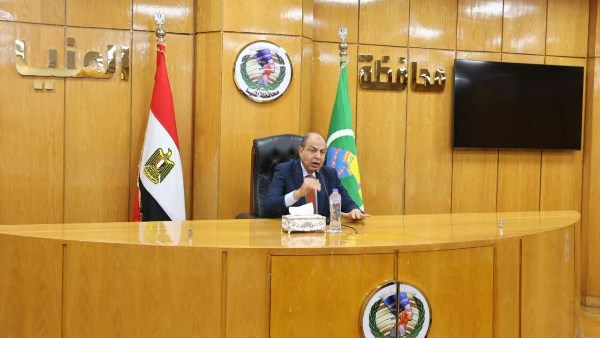 محافظ المنيا يبحث الترتيبات النهائية لبدء مشروع إنتاج الكهرباء من الطاقة الشمسية
