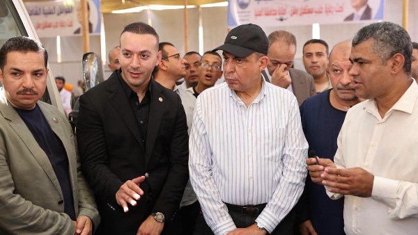 محافظ المنيا يتفقد خدمات القافلة الطبية بمغاغة