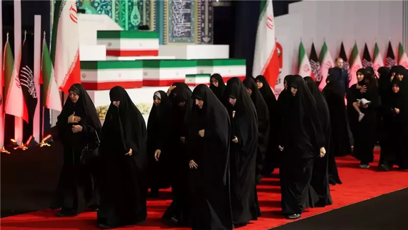 إيران تعلن بدء المراسم الرسمية لتشييع علي خامنئي