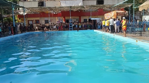 تحذير.. مياه حمامات السباحة تعرض الأطفال للإصابة بالعدوى