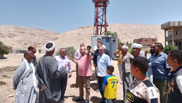 بدء إجراءات توصيل الكهرباء لـ 50 منزلا بعزبة يوسف في أسيوط