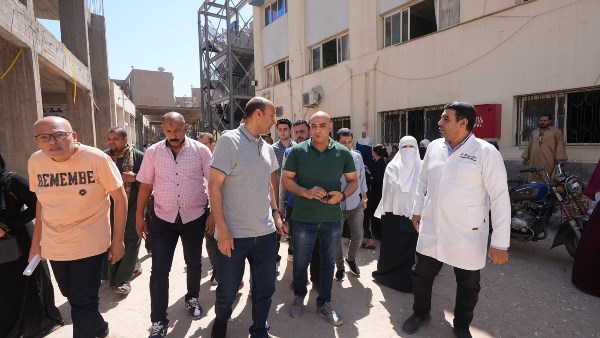 محافظ أسيوط في زيارة مفاجئة لمستشفى الإيمان العام.. فتح شباك تذاكر إضافي