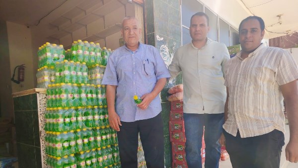 حملة رقابية مكثفة.. محافظ أسيوط: ضبط 2000 عبوة مشروبات مجهولة المصدر وكميات من الزيت غير معلومة المصدر خلال حملة تموينية بديروط