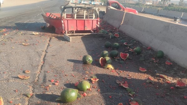 إصابة شخصين في انقلاب سيارة بطيخ بطريق أسيوط- ديروط الزراعي
