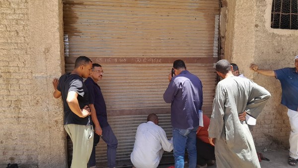 تحرير 26 محضرًا وإنذارًا خلال حملة مكبرة لرفع الإشغالات ومراجعة تراخيص المحال والإعلانات بأسيوط