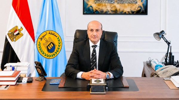 لحماية العمال من الموجة الحارة.. محافظ أسيوط يقرر تعديل مواعيد ورديات النظافة بالمراكز والأحياء