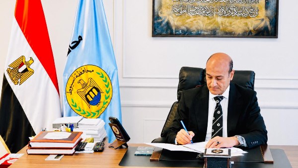محافظ أسيوط يصدر حركة لنواب رؤساء المراكز والأحياء لتحسين مستوى الخدمات