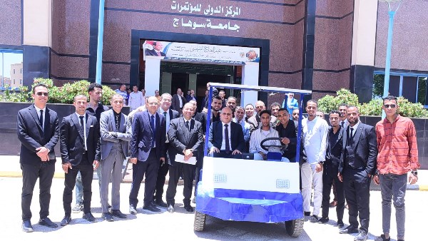 طلاب كلية التكنولوجيا والتعليم بسوهاج يبتكرون سيارة كهربائية تعمل بالطاقة الشمسية