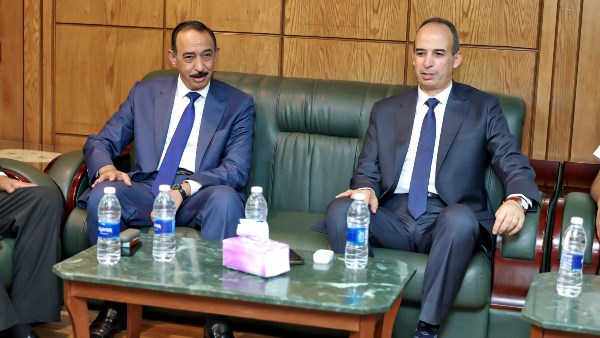محافظ سوهاج يهنئ مدير الأمن الجديد بتوليه مهام منصبه.. ويؤكد استمرار التعاون لتحقيق الأمن والتنمية