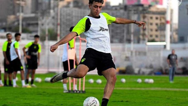 الزمالك يؤمن مستقبل مهاجمه الشاب.. أيمن أمير عبد العزيز يجدد عقده 4 مواسم