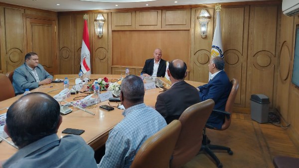محافظة قنا تناقش آليات تطبيق دليل الهوية البصرية والطابع العمراني