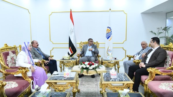 محافظ قنا يبحث مع الاتحاد النوعي لمياه الشرب إعداد خطة لتنمية القرى الأكثر احتياجًا
