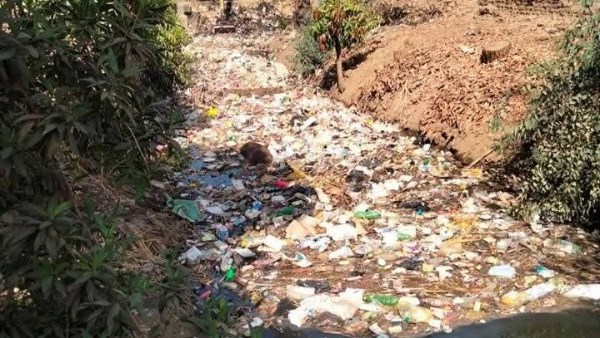 استجابة لشكاوى المواطنين.. محلية نجع حمادي ترفع 47 طن مخلفات من ترعة الشيخ حمد