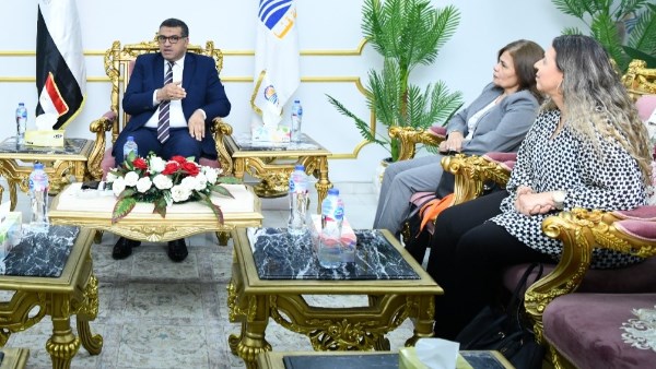 محافظ قنا يبحث مع وفد برنامج الأمم المتحدة للمستوطنات البشرية تنفيذ مشروع”حينا” | صور