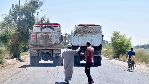 انطلاق أعمال رصف وتطوير الطرق بعدد من مراكز ومدن محافظة الأقصر