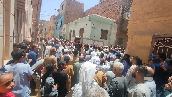 مشهد نادر | زغاريد وتكبيرات في تشييع جنازة الشيخ حمادة صعصع بالأقصر .. صور