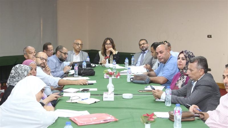 مستثمرو العاشر يبحثون مشكلات المصانع لعرضها على وزير الصناعة غدًا