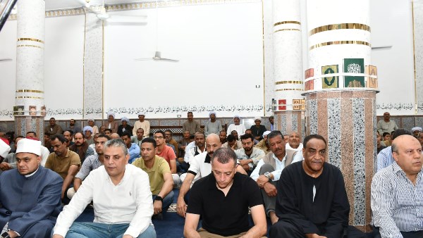محافظ أسوان يستمع لمطالب المواطنين ..ويؤكد سرعة الإستجابة لشكاواهم