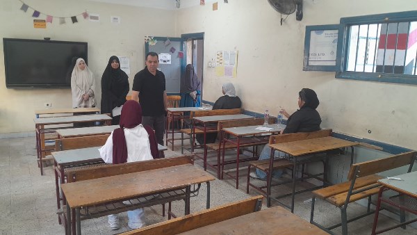 تعليم أسوان يتابع امتحانات الدور الثاني للصفين الأول والثاني الثانوي