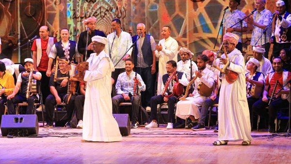 محافظ أسوان يشيد بمشاركة فرقة الفنون الشعبية فى ملتقى السمسمية بالإسماعيلية ..صور