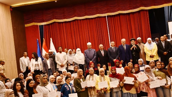 أخبار أسوان| تكريم قيادات جامعية وفريق تمريض.. وتطبيق إلكترونى للمبادرات المجتمعية
