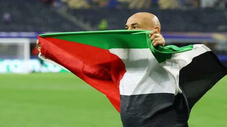 “فيفا” يحسم الجدل.. أول تعليق رسمي بعد رفع حسام حسن العلم الفلسطيني