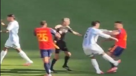 أول تحرك من “الفيفا” بعد فوضى نهائي المونديال بين الأرجنتين وإسبانيا