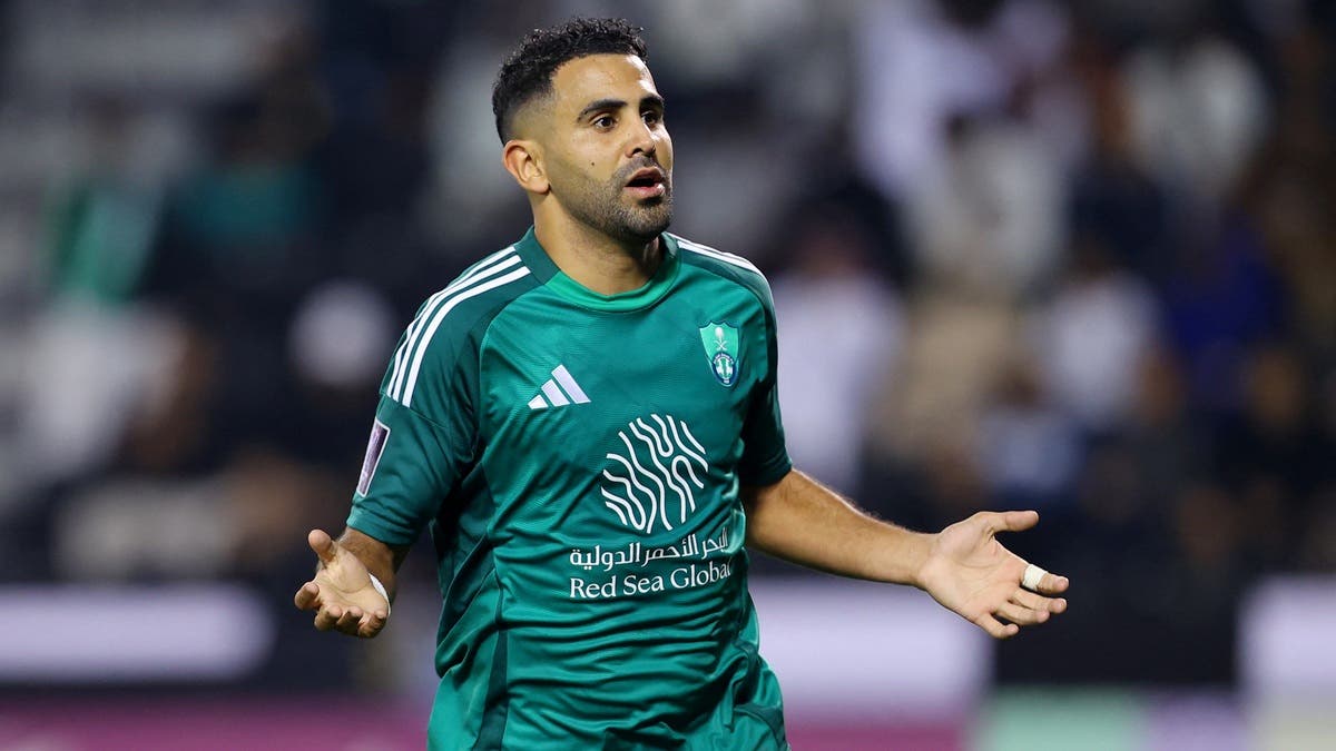 الأهلي يعلن رحيل لاعبه الجزائري رياض محرز