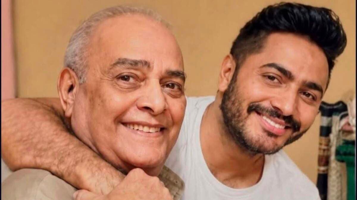 تامر حسني يعلن وفاة والده: ” الله يرحمك يا حبيبي”
