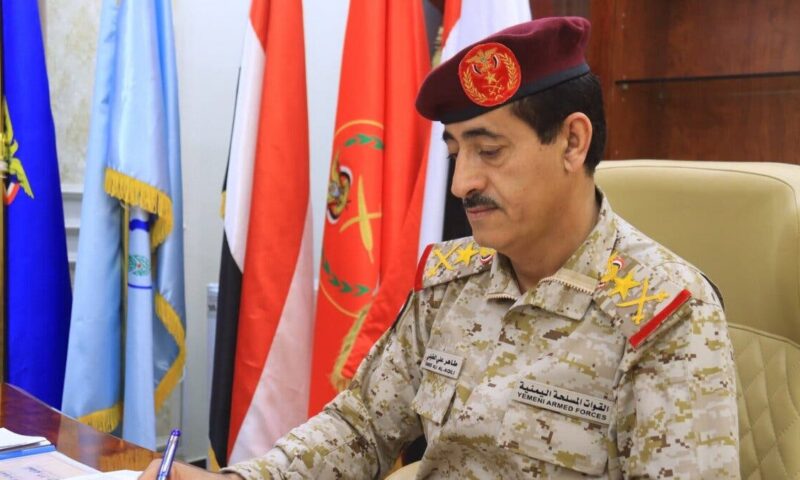 وزير دفاع اليمن: القوات المسلحة جاهزة لمعركة إنهاء الانقلاب