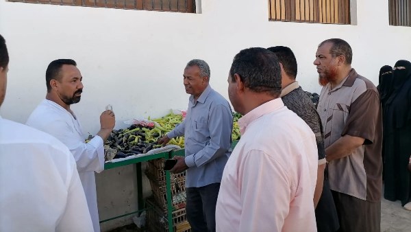 رئيس مركز بلاط بالوادي الجديد يتفقد السوق الحضاري ومستودع أسطوانات البوتاجاز | صور