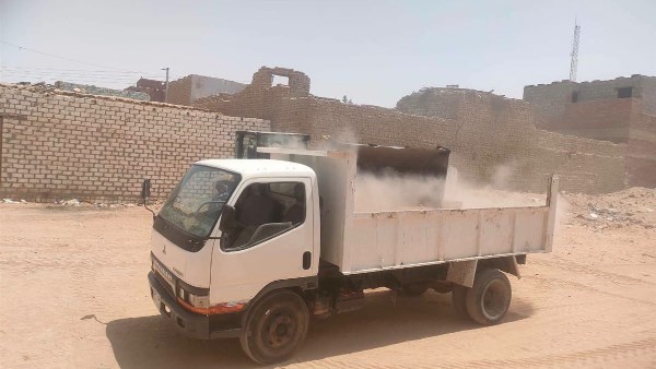 حملات مكثفة لفتح الشوارع ورفع المخلفات بباريس في الوادي الجديد