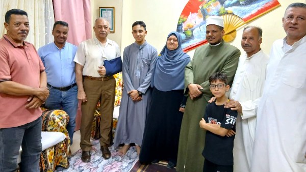 رئيس مركز الداخلة بالوادي الجديد  يكرم أوائل الثانوية الأزهرية