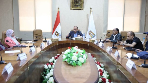 نائب محافظ الوادي الجديد يتابع الموقف التشغيلي للمشروعات الخدمية بقرى “حياة كريمة” بالفرافرة