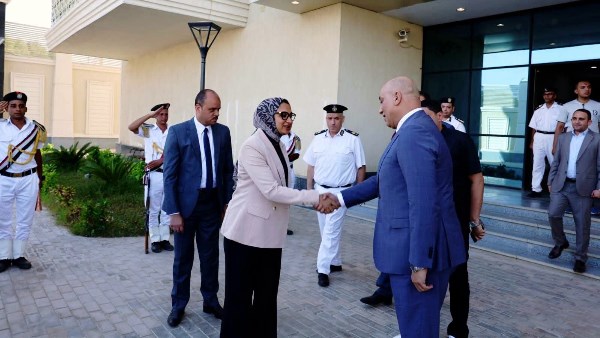 أخبار الوادي الجديد: المحافظ تقدّم التهنئة لمدير أمن الوادي الجديد .. وتكرّم مدير إدارة المرور السابق
