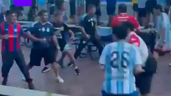 اشتباكات بين جماهير الأرجنتين قبل مواجهة إنجلترا في نصف نهائي كأس العالم