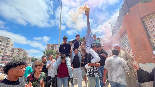 طلاب الثانوية العامة بالإسكندرية يحتفلون بانتهاء ماراثون امتحانات 2026