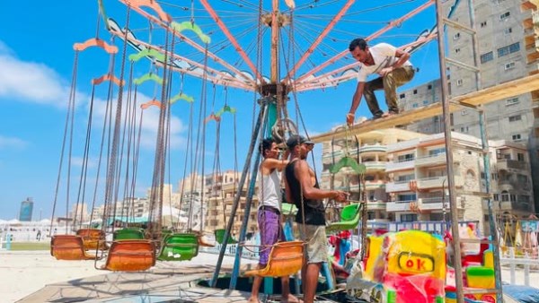 محافظ الإسكندرية يوجه بإزالة المخالفات الخطرة بأحد شواطئ النخيل