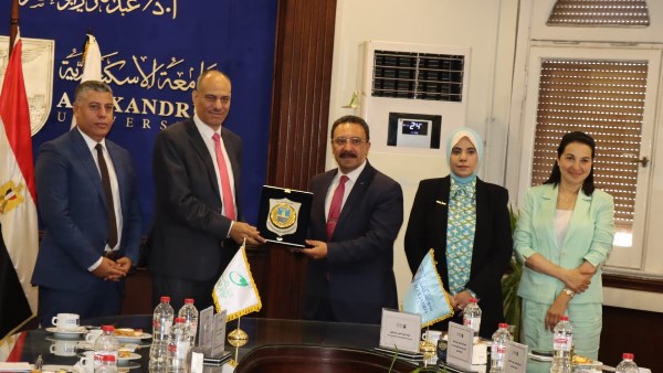 بروتوكول تعاون بين جامعة الإسكندرية وهيئة البريد لتعزيز التحول الرقمي