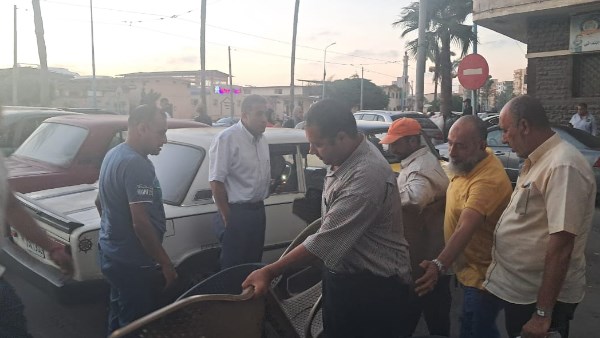 حملات مكبرة لازالة الإشغالات والتعديات بنطاق حى الجمرك بالإسكندرية