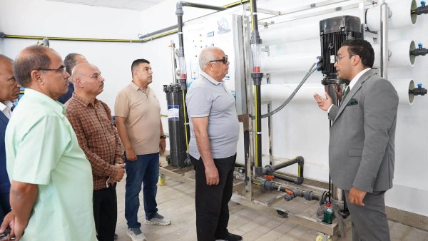 محافظ مطروح يتفقد محطة تحلية وتنقية المياه بالكيلو 4.. ويوجه بضبط أسعار مياه الشرب للمواطنين