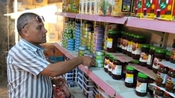 ضبط 2800 قطعة مواد غذائية منتهية الصلاحية خلال حملة تموينية في مطروح