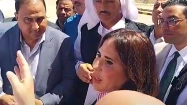 في جولة ميدانية.. وزيرة الإسكان تتابع مشروعات المياه والمرافق بمحافظة مطروح