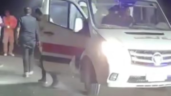 مصرع شخص وإصابة 20 آخرين في تصادم ميكروباص وميني باص عند كوبري فوكة