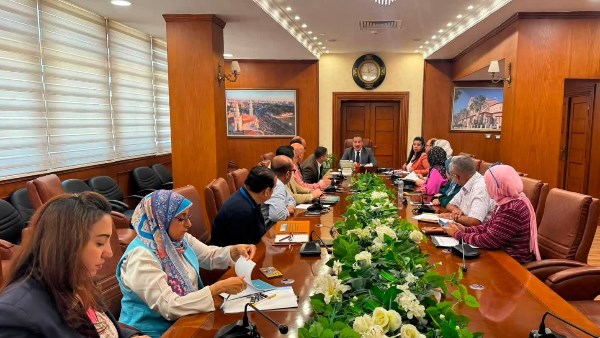 محافظ بورسعيد: الفترة القادمة تشهد 34 مشروعاً جديداً لتطوير الطرق والمناطق السكنية بمختلف الأحياء