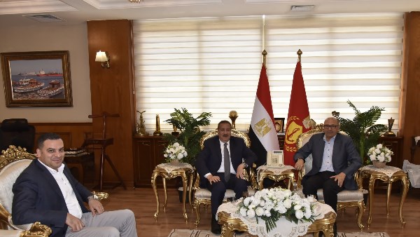 محافظ بورسعيد يبحث آليات تعزيز النشاط الاستثماري مع رئيس الغرفة التجارية