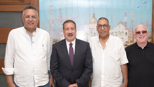 محافظ بورسعيد يلتقي نائبي رئيس النادي المصري لتعزيز دور قطاع الناشئين