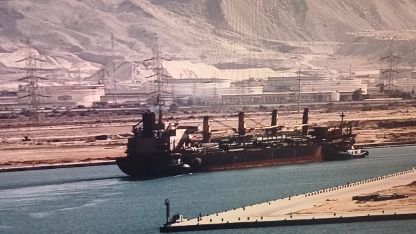 ميناء السخنة يستقبل السفينة CENTURY EAGLE المحملة بمستلزمات مصانع وخامات PTA